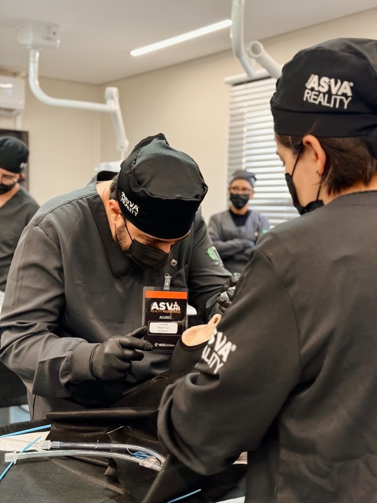 Alunos com crachá ASVA Reality Pediátrico