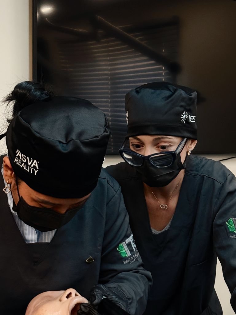 Prática com manequim